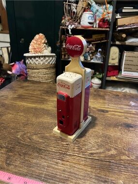 Vintage 1993 Coca Cola gas pump salt & pepper shakers